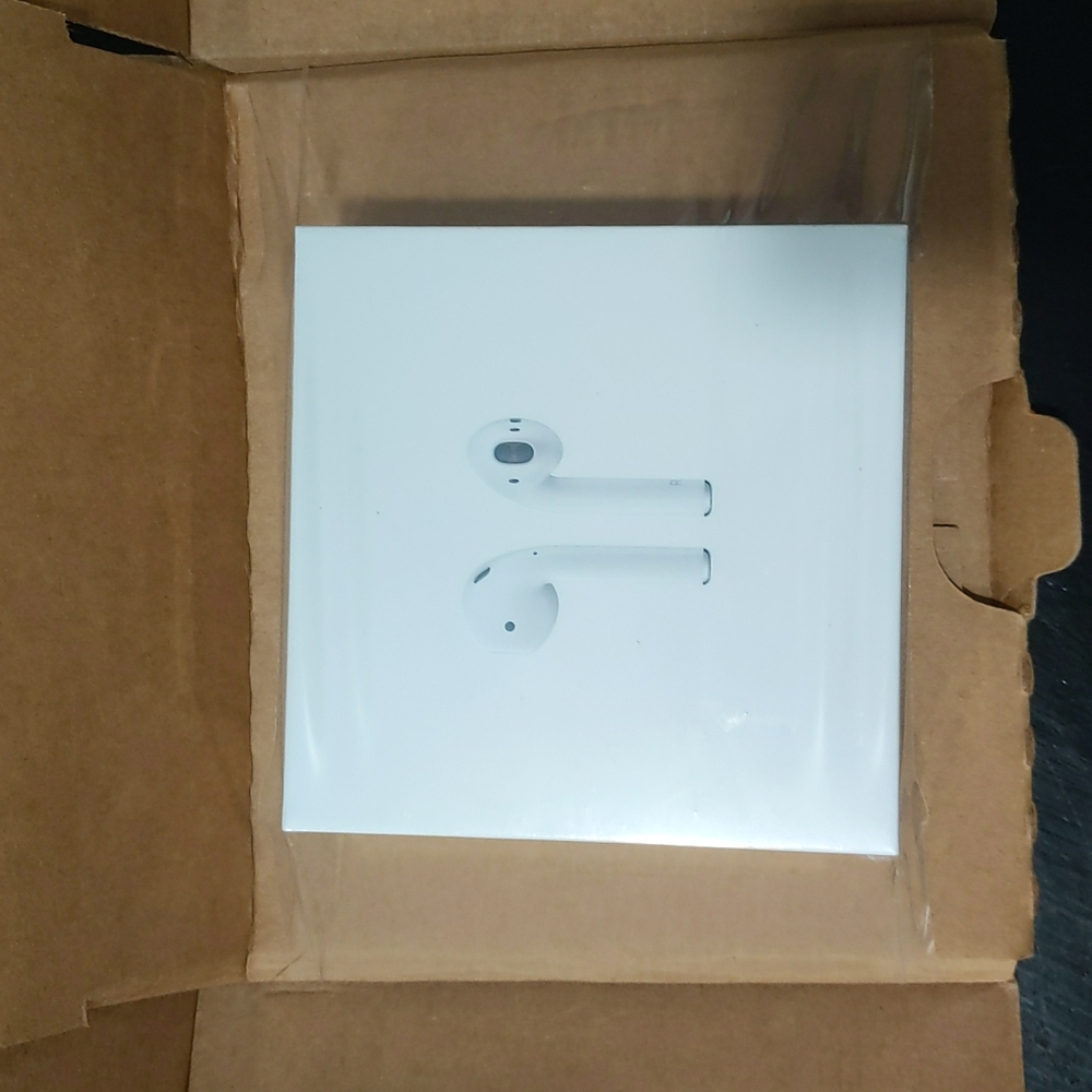 NEW Apple Airpods 2 gen w/ charging case NWT free ship
